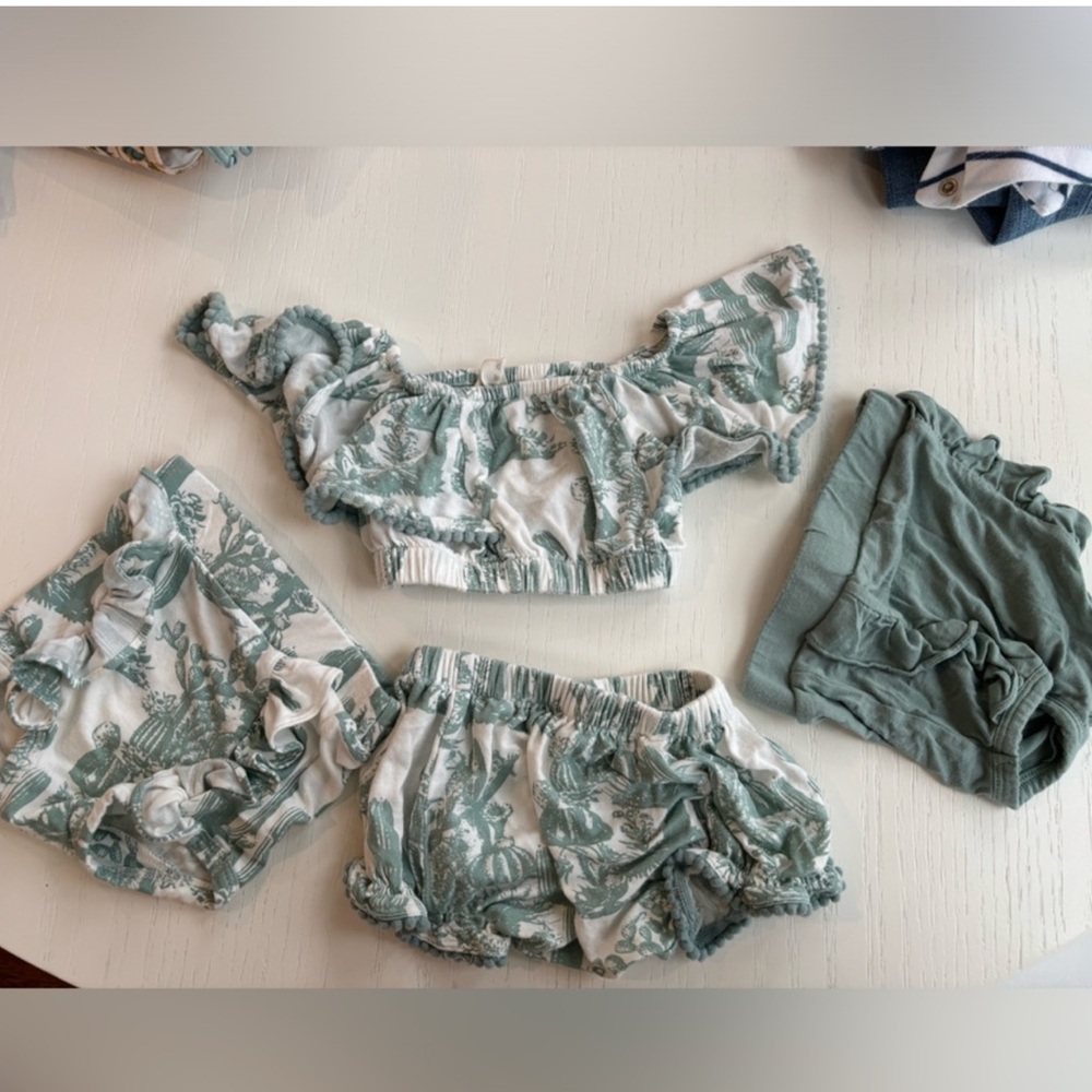 Kate Quinn matching set and 2 bloomers 3-6 months